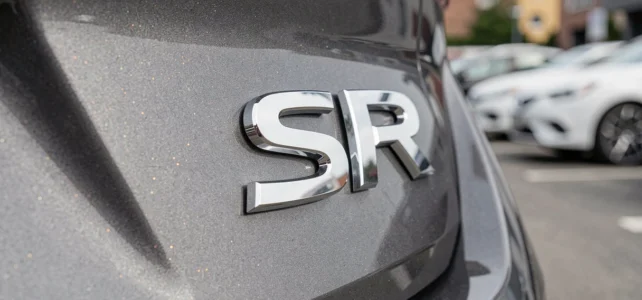 Tout savoir sur la signification de SR sur une voiture et ses implications Tout savoir sur la signification de SR sur une voiture et ses implications